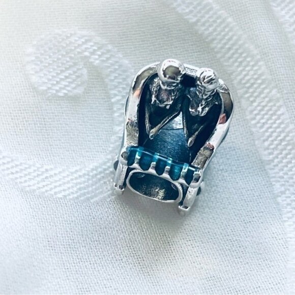 ❄️✨ NWOT Frozen Charm – Princess Anna & Princess Elsa ✨❄️ - Picture 12 of 15